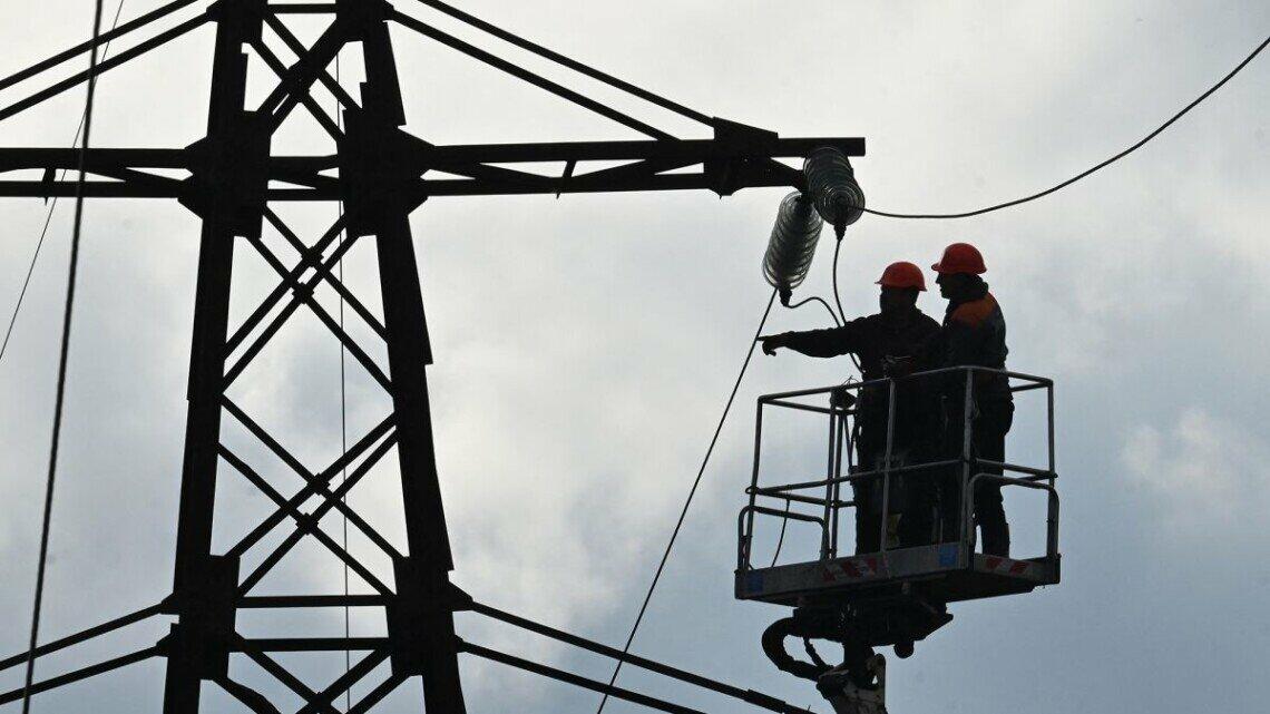 Аварійні відключення світла можуть тривати ще тиждень 