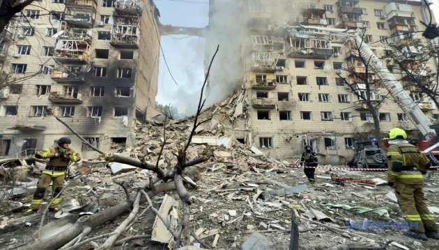 Кількість загиблих в результаті атаки рф на Київ продовжує зростати