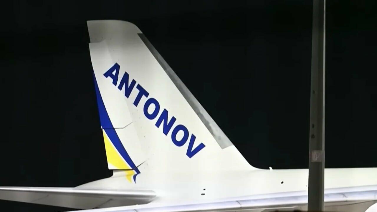 Український літак Ан-124 в Лейпцигу був завантажений боєприпасами. Дрон, який «висів» над ним, пройшов через систему виявлення — медіа