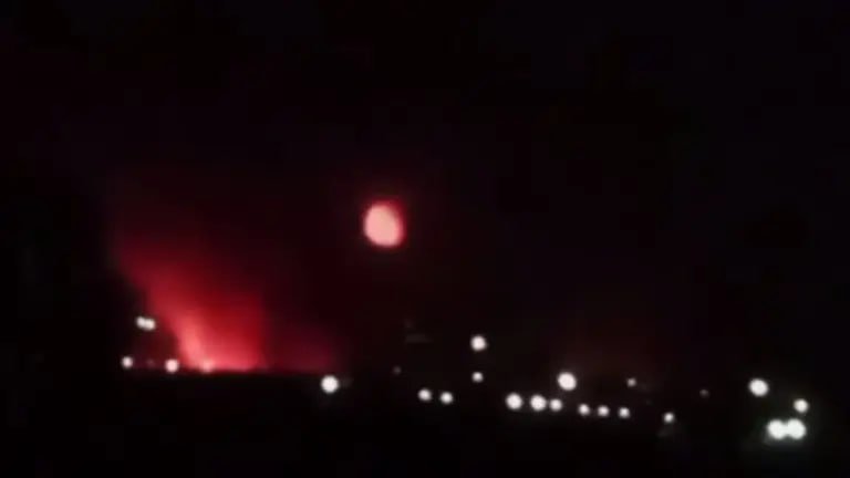 У порту Усть-Луги спалахнула пожежа  . Міста в Росії і на ТОТ прокинулися від вибухів