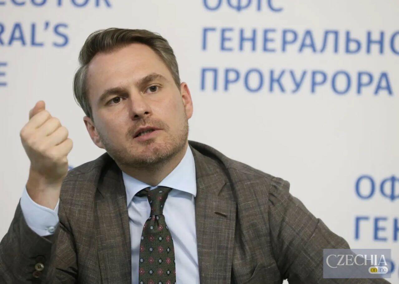 Вночі на службовому автомобілі  Генпрокурор України виїхав з України