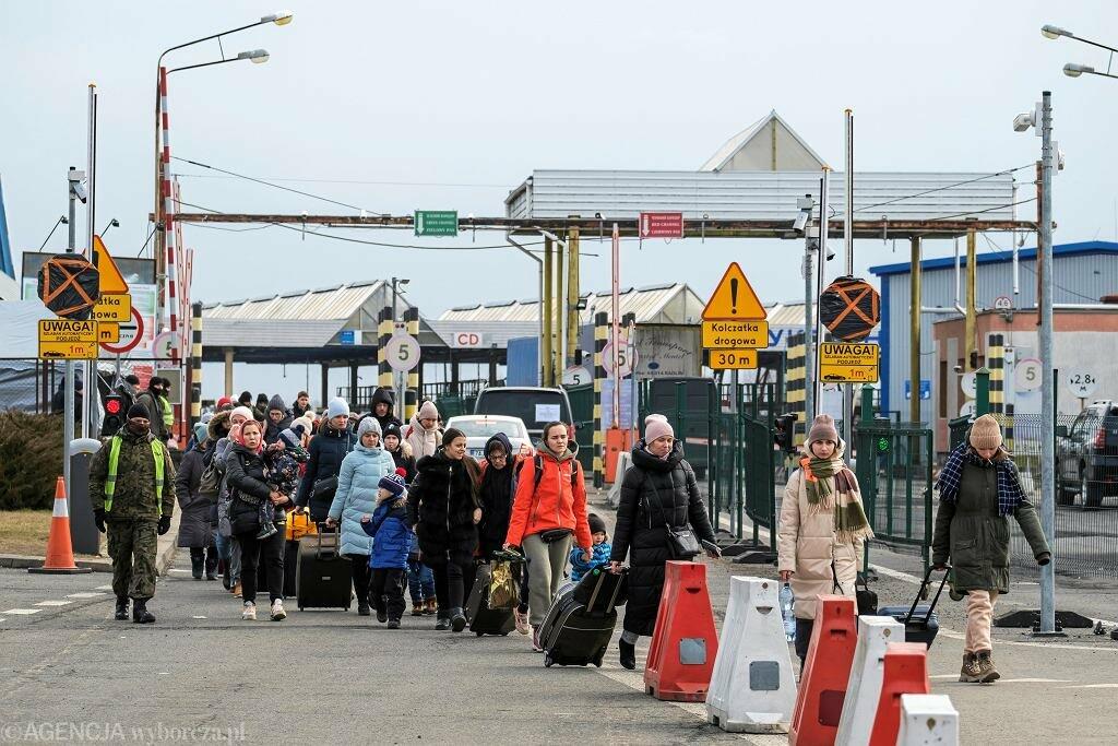 Польща продовжила дію посвідок про тимчасовий захист до 4 березня 2025
