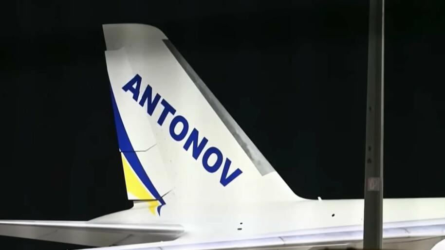 Український літак Ан-124 в Лейпцигу був завантажений боєприпасами. Дрон, який «висів» над ним, пройшов через систему виявлення — медіа