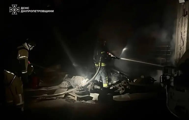 Окупанти вдарили по промислових об'єктах, двоє людей загинули, 13 поранені . Нічна атака на Кривий Ріг