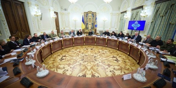 Рада Національної Безпеки запровадила санкції проти деяких українсь... Рада Національної Безпеки запровадила санкції проти деяких українських олігархів