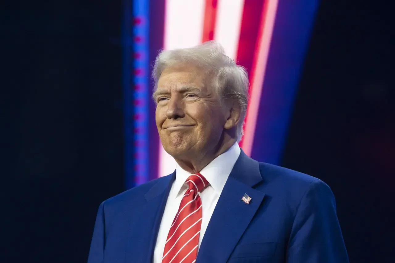 Bloomberg: Дональд Трамп змінив позицію щодо завершення війни в Укр... Bloomberg: Дональд Трамп змінив позицію щодо завершення війни в Україні