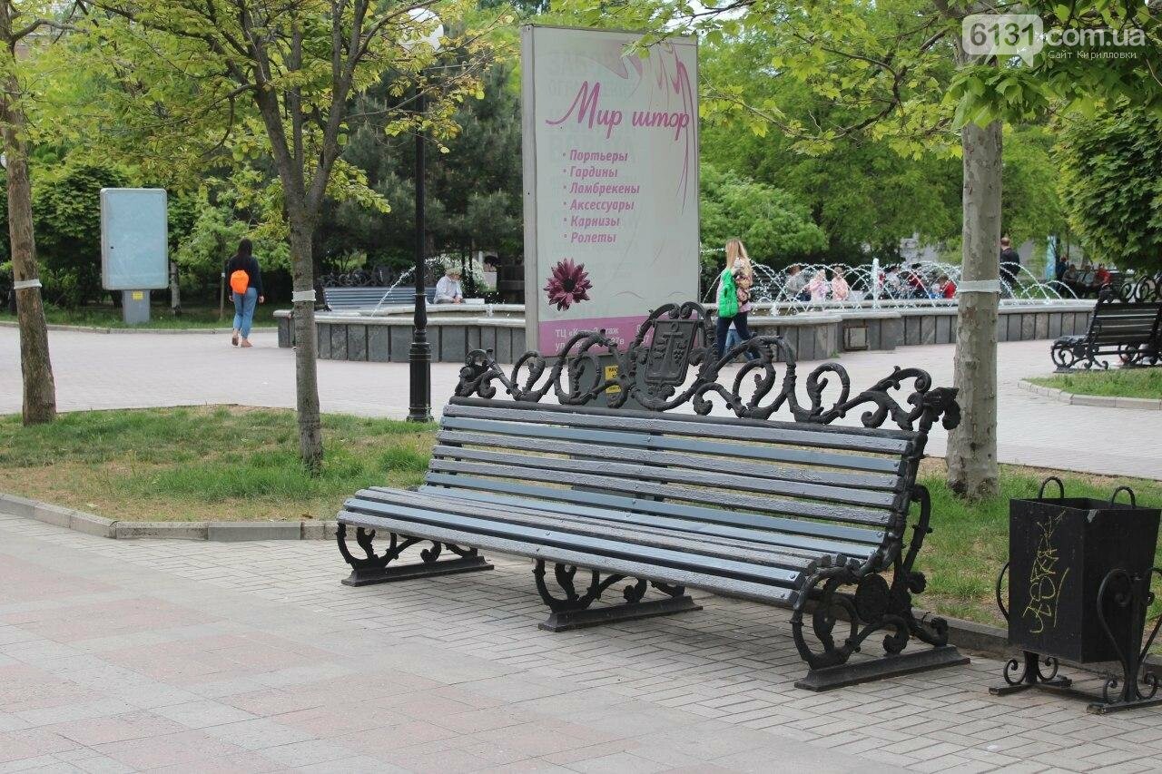 В Бердянске провели реставрацию скамей, фото-4