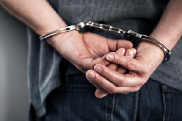 Справу про побиття кирилянином жінки в центрі селища направили до суду