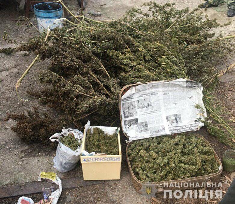 У мешканця Кирилівки виявили майже 3 кілограма наркотичної речовини