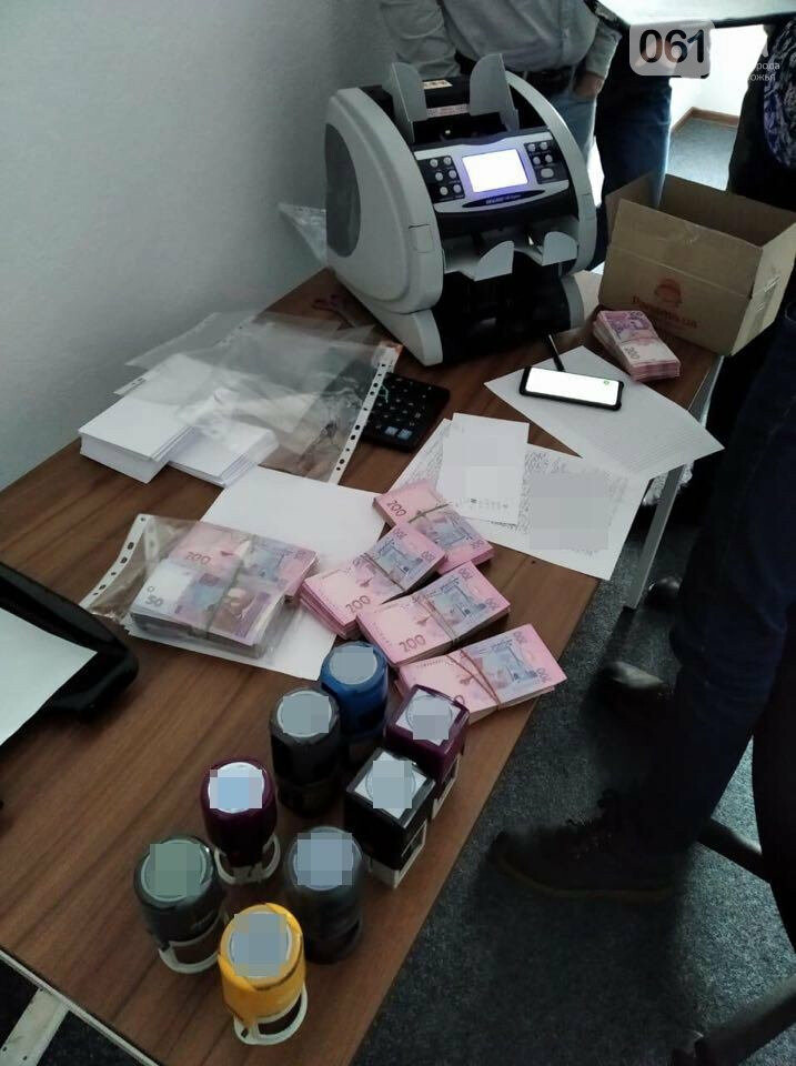  У Запорізькому аеропорту СБУ веде справу про зловживання його колишнім керівником