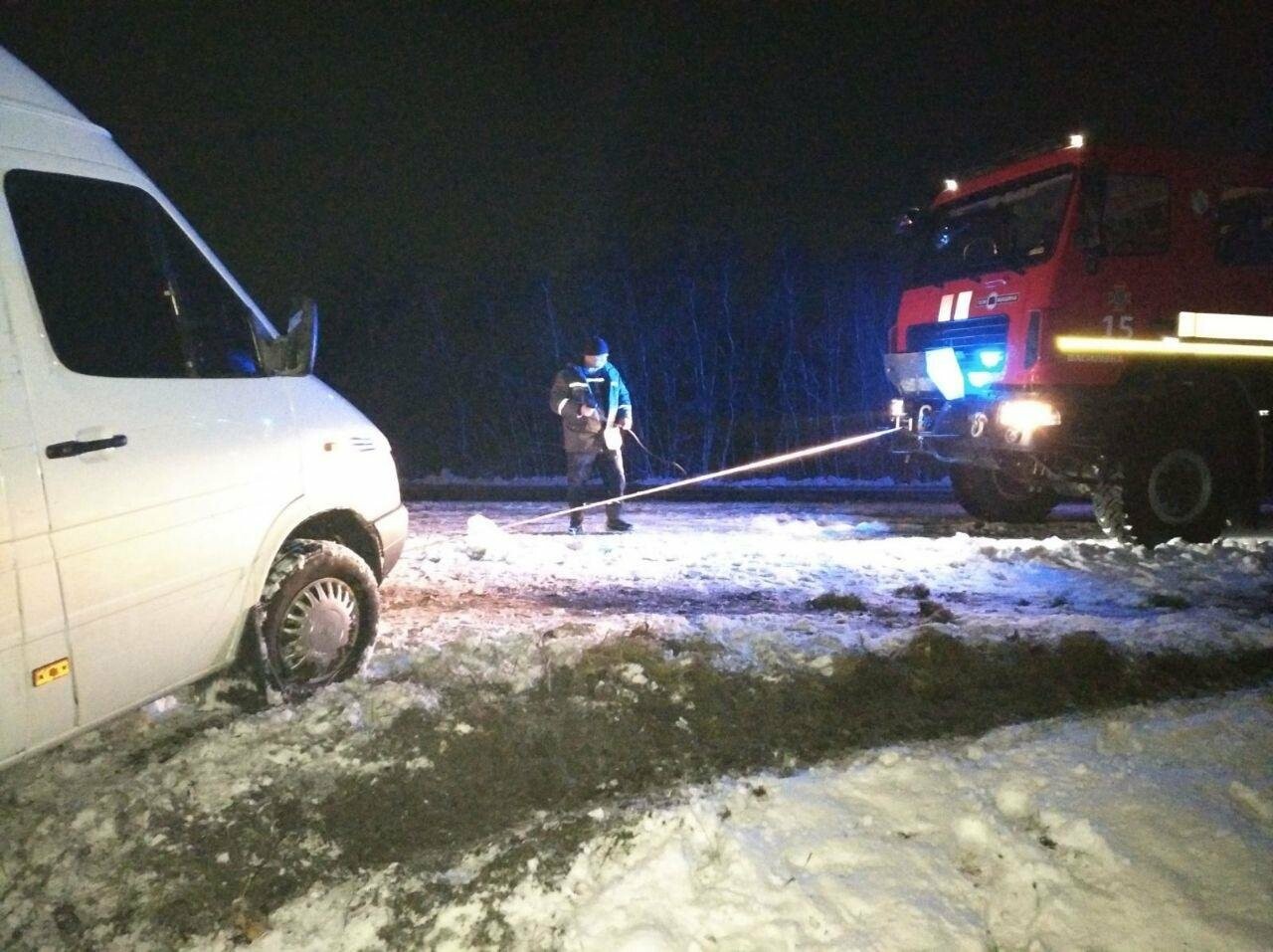  У Запорізькій області співробітники ДСНС допомогли більш як сотні людей, які потерпали від негоди
