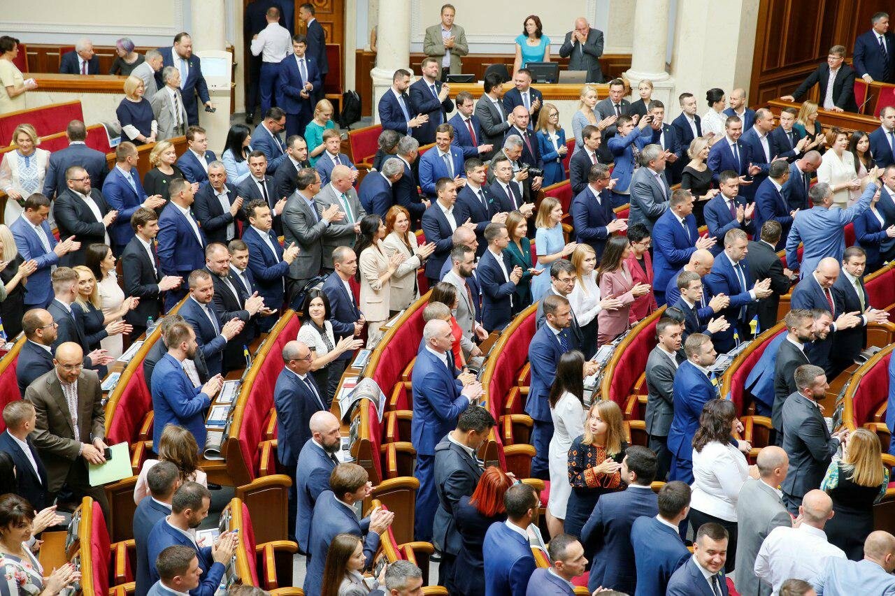 У Верховній Раді запропонували дозволити виступи на мові нацменшин