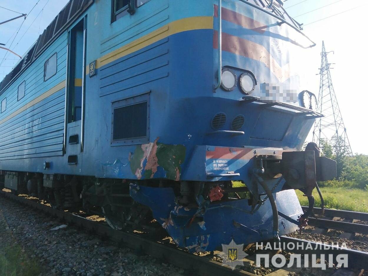 Під Мелітополем трапилась трагедія – потяг зіштовхнувся на переїзді з легковиком