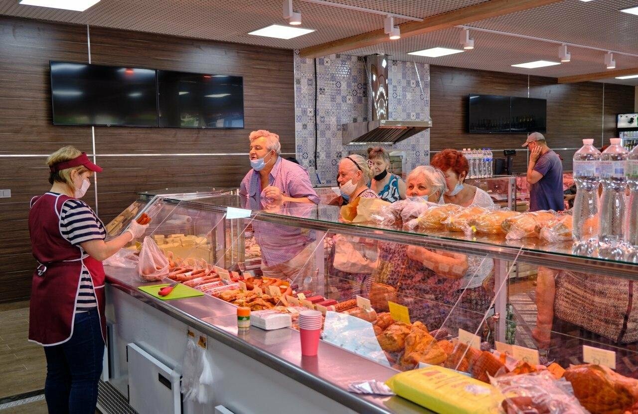В Бердянске на АКЗ открылся большой магазин бердянского мясокомбината