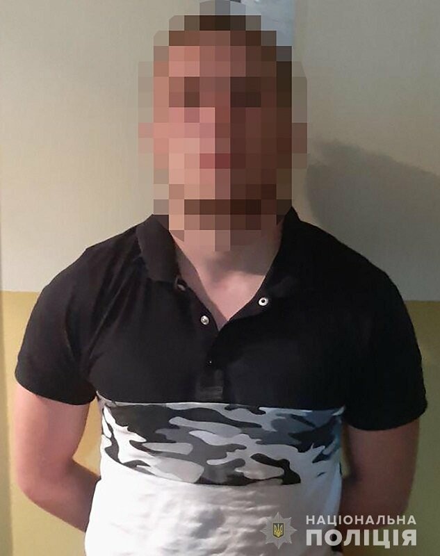 У Кирилівці відвідувач нічного закладу накинувся на поліціянта
