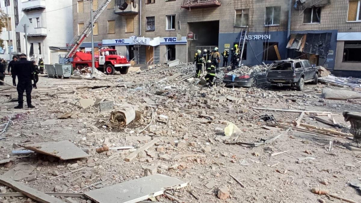 З-під руїн житлового будинку в Харкові врятували трьох людей, фото-1