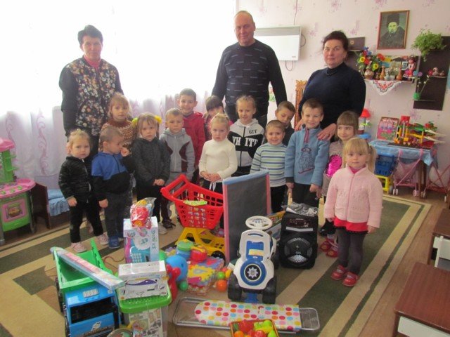 Малятам з Атманайського дітсадка доставили подарунки від ТОВ «Мелітопольска черешня»