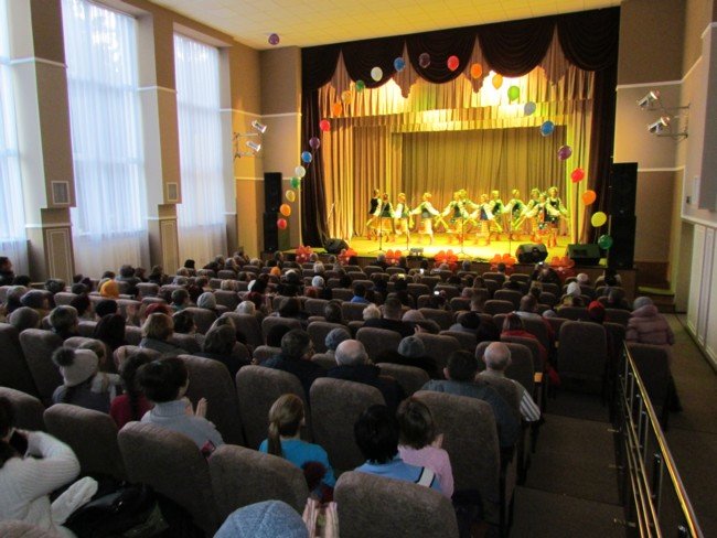 Урочисто в Азовському відкрили після реконструкції Будинок культури