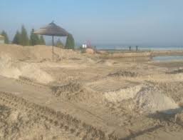 У Кирилівці з берега Азовського моря крадуть пісок вантажними машинами