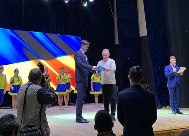  Грамоту Запорізької облради вручено директору Охримівського БК Сергію Шпигунову