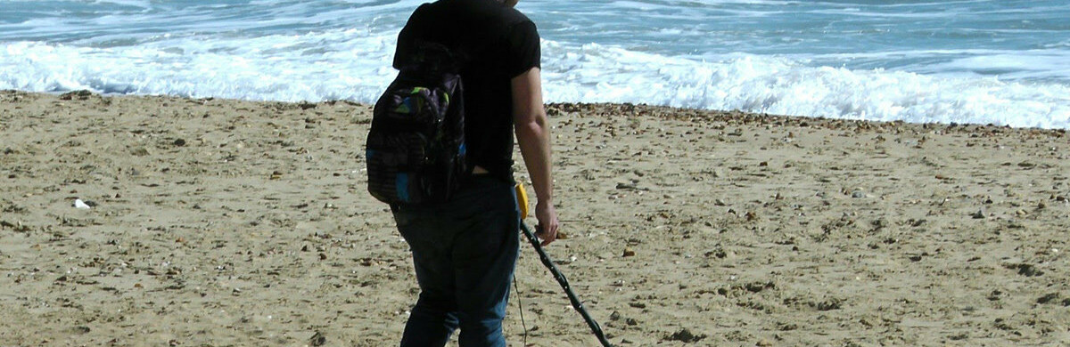 У Кирилівці Азовське море продовжує виносити на берег різні артефакти