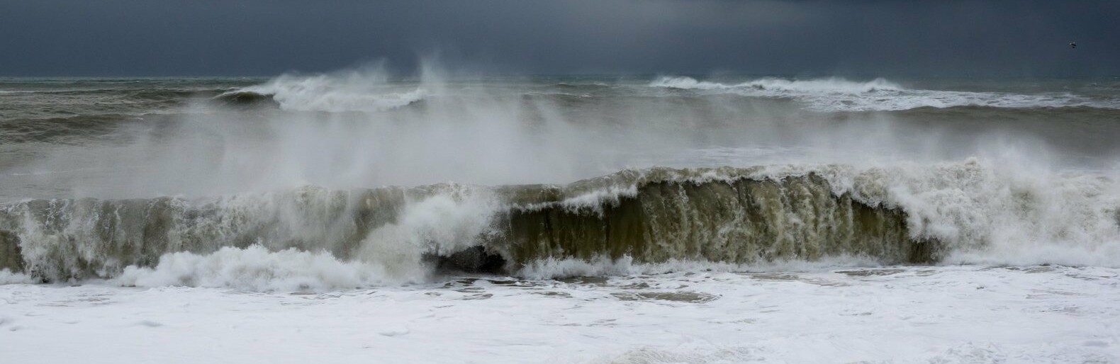 По Україні оголошують штормове попередження