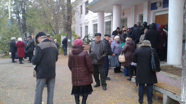 У пенсіонерів в України виникли складнощі з одержанням виплат