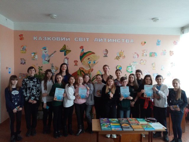 Кирилівська селищна бібліотека і учні Азовської школи провели конукурс «Книгоманія-2020»