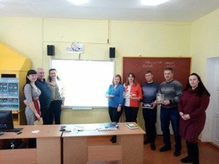 В Азовській школі продовжують практикувати відкриті уроки із застосуванням Smart-технологій