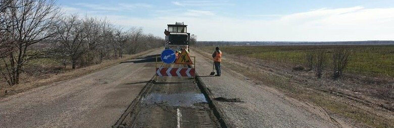 На трасі Н-30 Василівка - Бердянськ з'явилась техніка другого підрядника