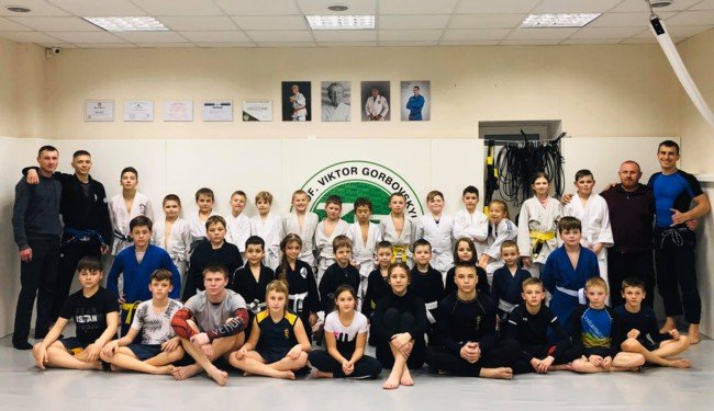 Каратисти з Кирилівки побували в гостях у колег клубу брзильського... Каратисти з Кирилівки побували в гостях у колег клубу брзильського джиу-джитсу