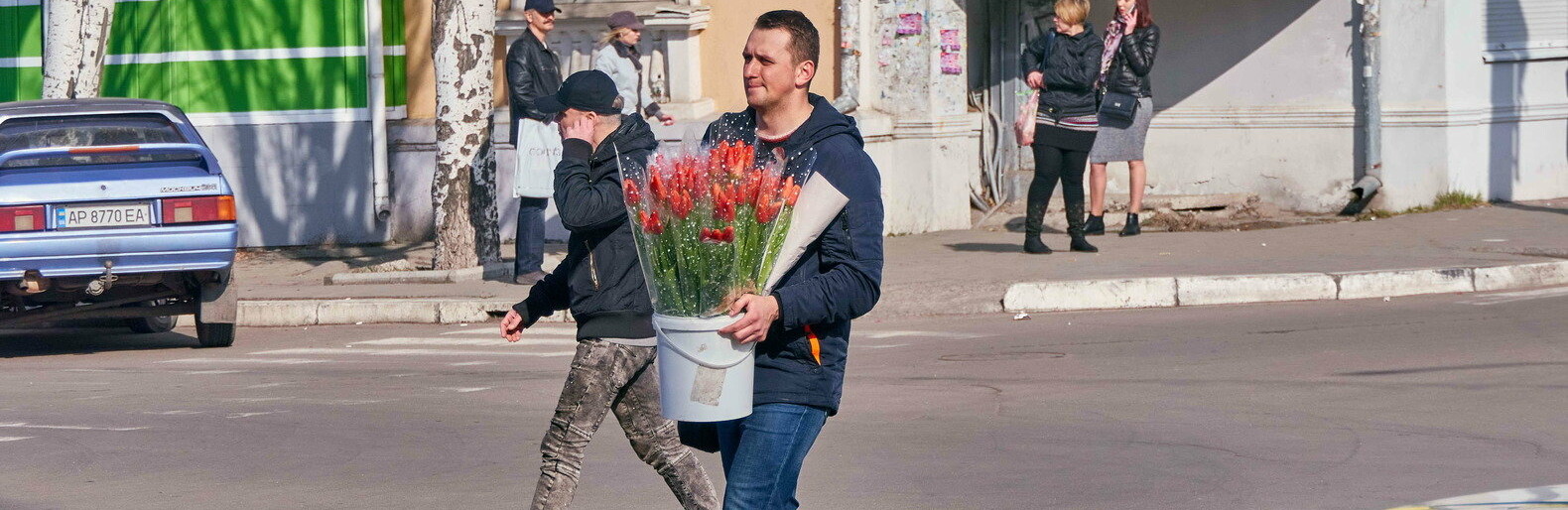 Квіткова лихоманка у Бердянську, - ФОТО Квіткова лихоманка у Бердянську, - ФОТО