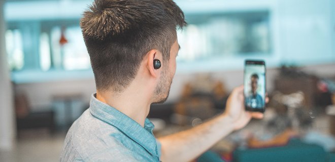 У Польщі поміщених на карантин почали контролювати через обов'язкові Селфі