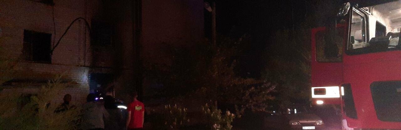 У селі Володимирівка у багатоповерхівці сталась пожежа: травми зазнала жінка