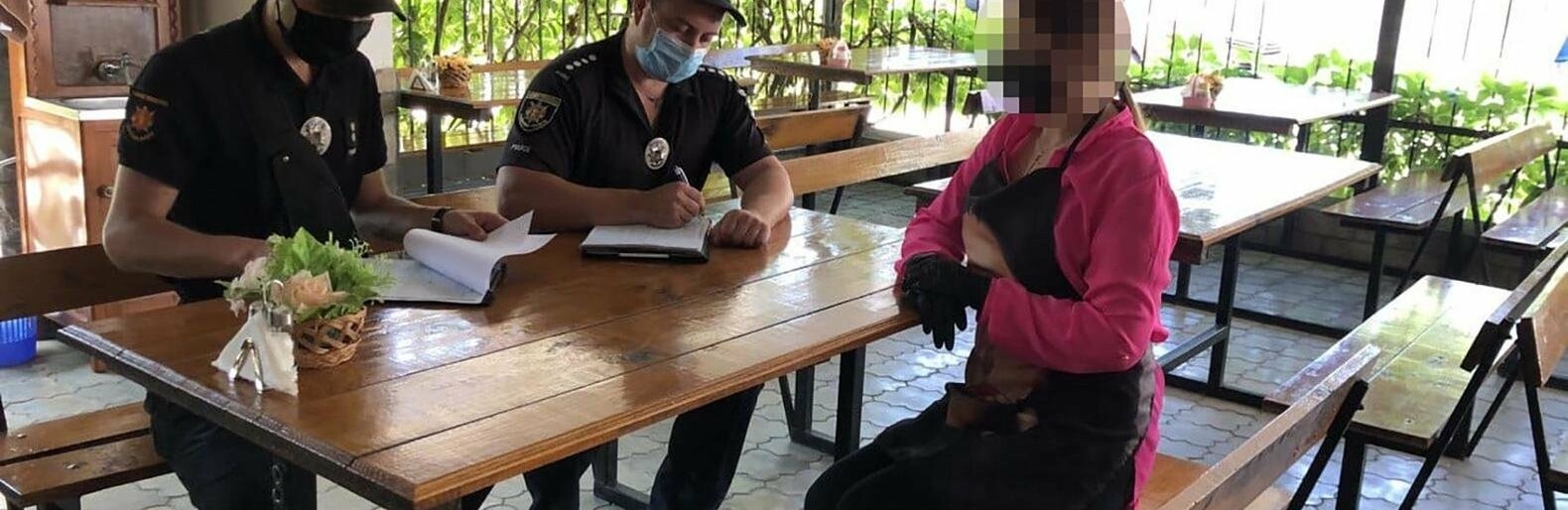 У Кирилівці поліція  перевірила дотримання санітарних  норм у торговельних та розважальних закладах