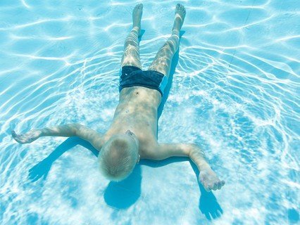 Батьки дитини, яка втопла в басейні на базі в Кирилівці, постануть перед судом