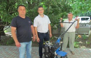 Селу на території Кирилівської ОТГ подарували мотоблок