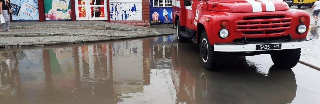 Наслідки негоди в Кирилівці ліквідовували й рятувальники