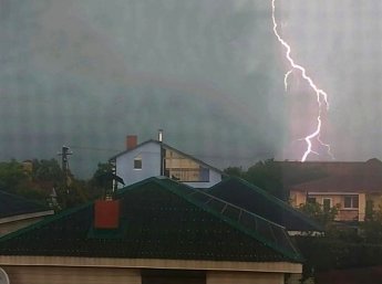 У Кирилівці блискавка двічи вдарила в одну й ту ж споруду