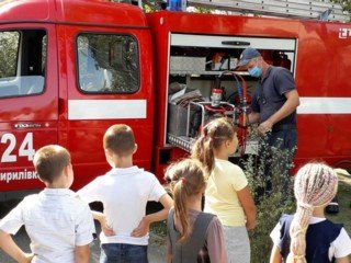 Кирилівських малюків вчили азам безпеки життєдіяльності Кирилівських малюків вчили азам безпеки життєдіяльності