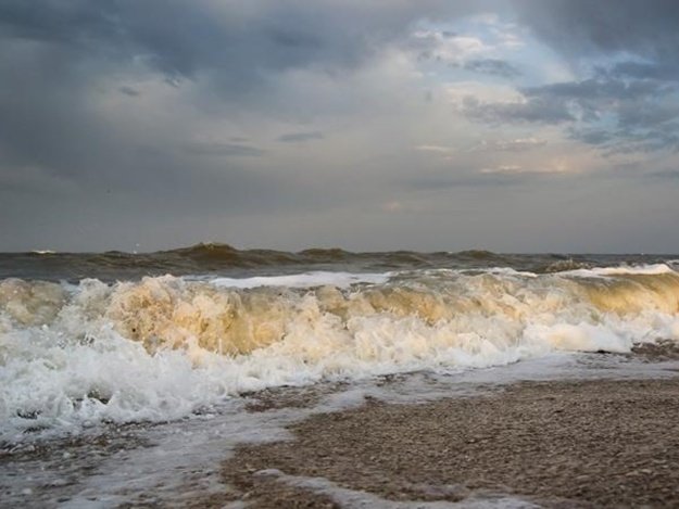 У Кирилівці  Азовське море знову  штормитеме, а в регіоні погода бу... У Кирилівці  Азовське море знову  штормитеме, а в регіоні погода буде нестабільною